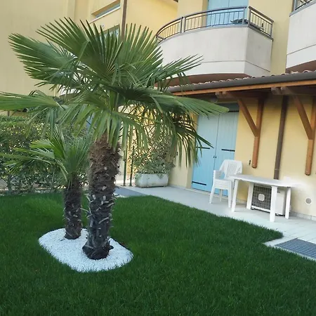 Elisa Piano Terra Con Giardino E Posto Incluso Apartmán *