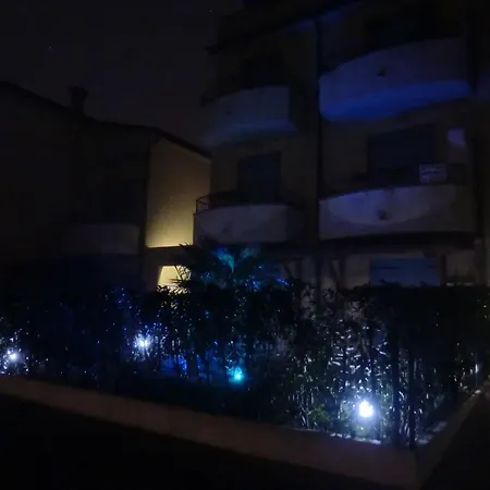 Elisa Piano Terra Con Giardino E Posto Incluso Apartmán *